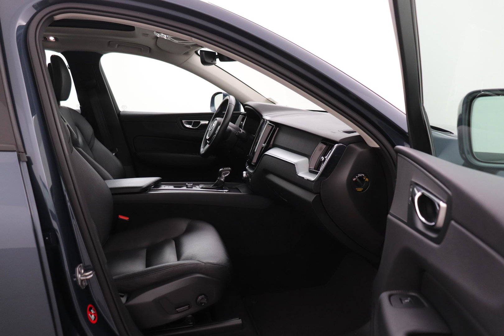Volvo XC60 2.0 D4 AWD Momentum | Panoramadak | 360-camera | Trekhaak | BLIS | Head-Up