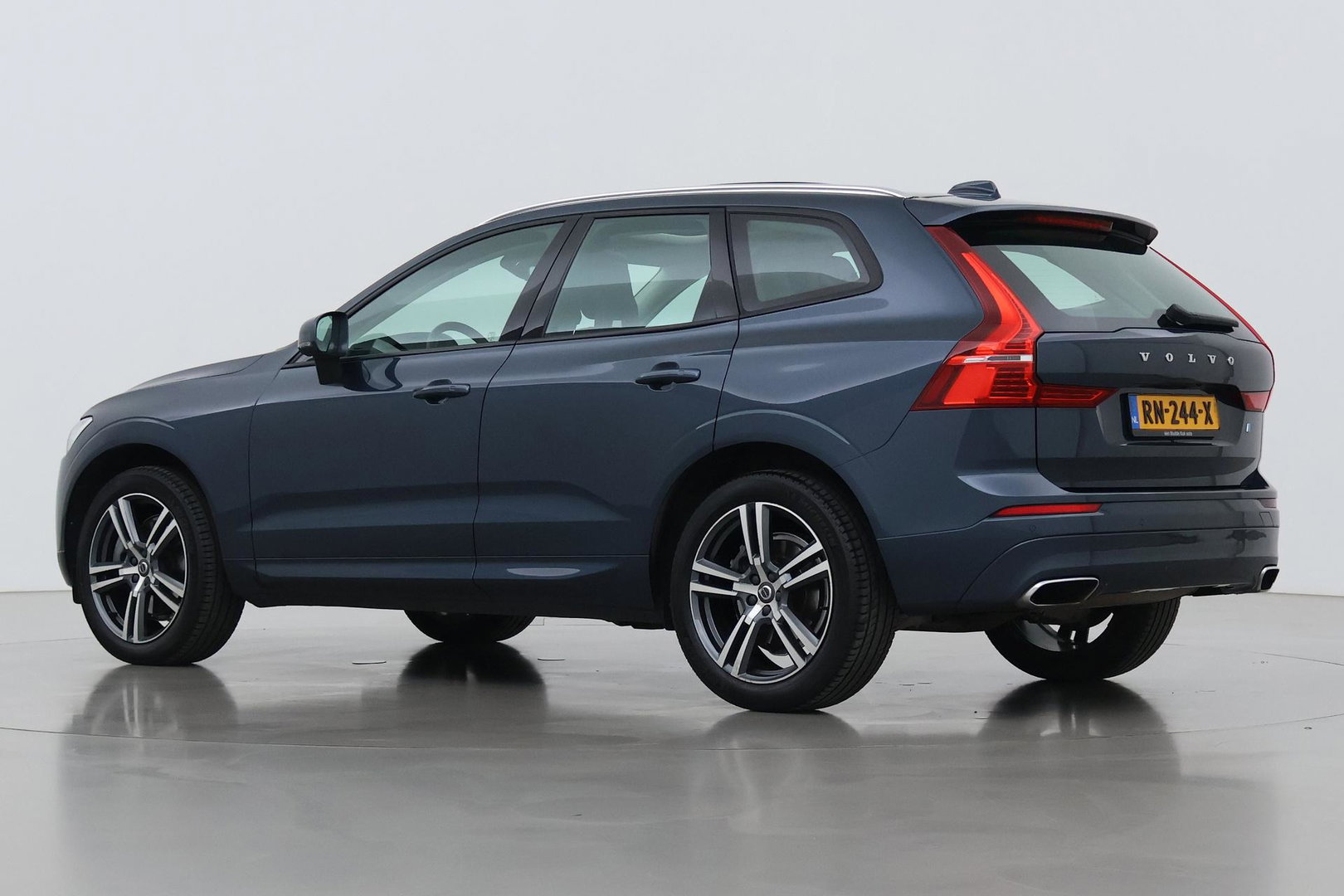 Volvo XC60 2.0 D4 AWD Momentum | Panoramadak | 360-camera | Trekhaak | BLIS | Head-Up