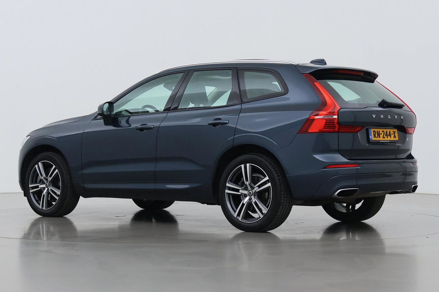 Volvo XC60 2.0 D4 AWD Momentum | Panoramadak | 360-camera | Trekhaak | BLIS | Head-Up
