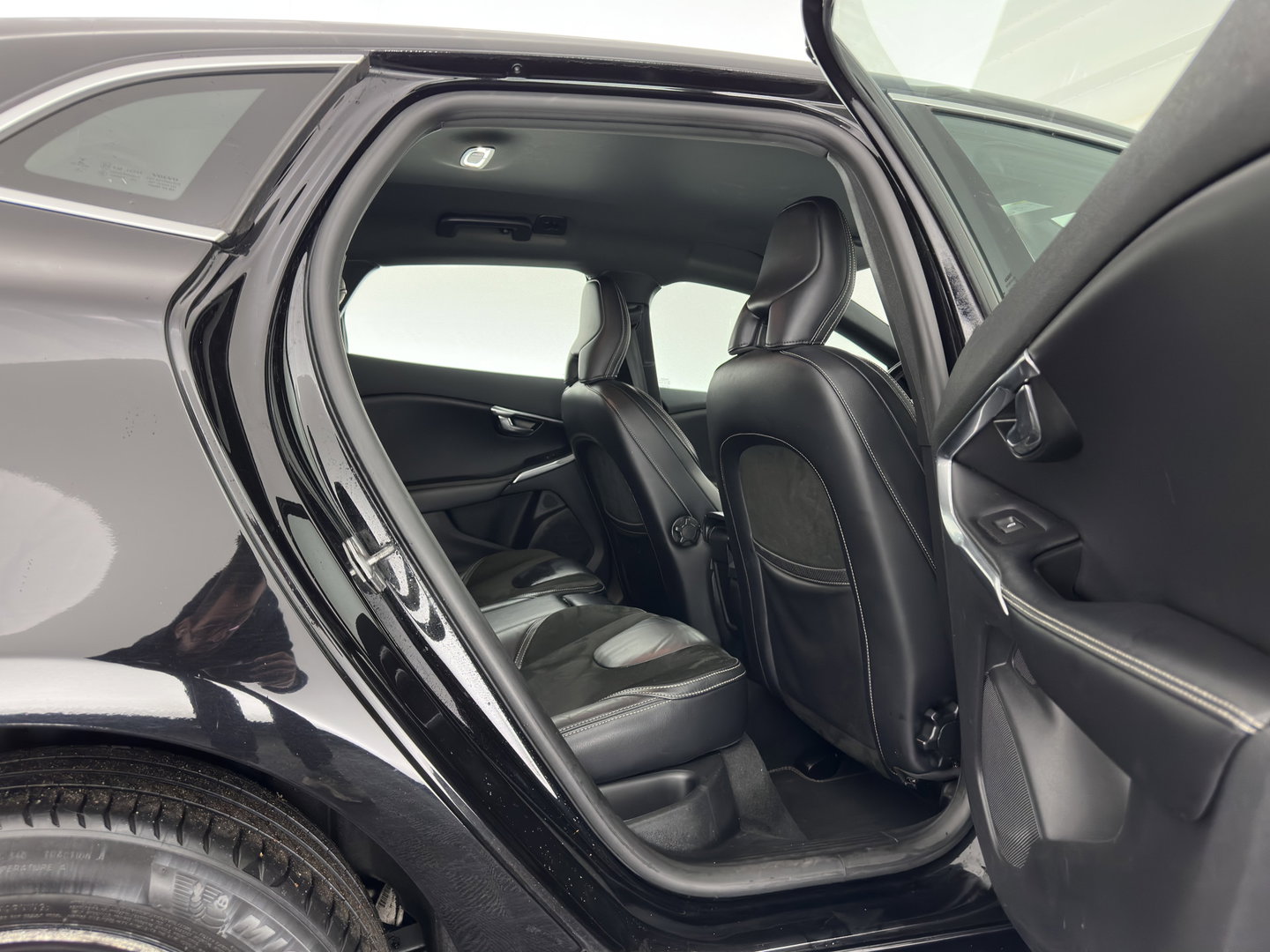 Volvo V40 2.0 D2 R-Design Business *LEATHER-MICROFIBRE | XENON | NAVI-FULLMAP | HEATED-SPORTSEATS | ECC | PDC | CRUISE | 16''ALU*