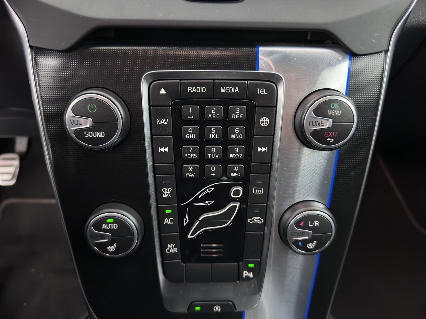 Volvo V40 2.0 D2 R-Design Business *LEATHER-MICROFIBRE | XENON | NAVI-FULLMAP | HEATED-SPORTSEATS | ECC | PDC | CRUISE | 16''ALU*