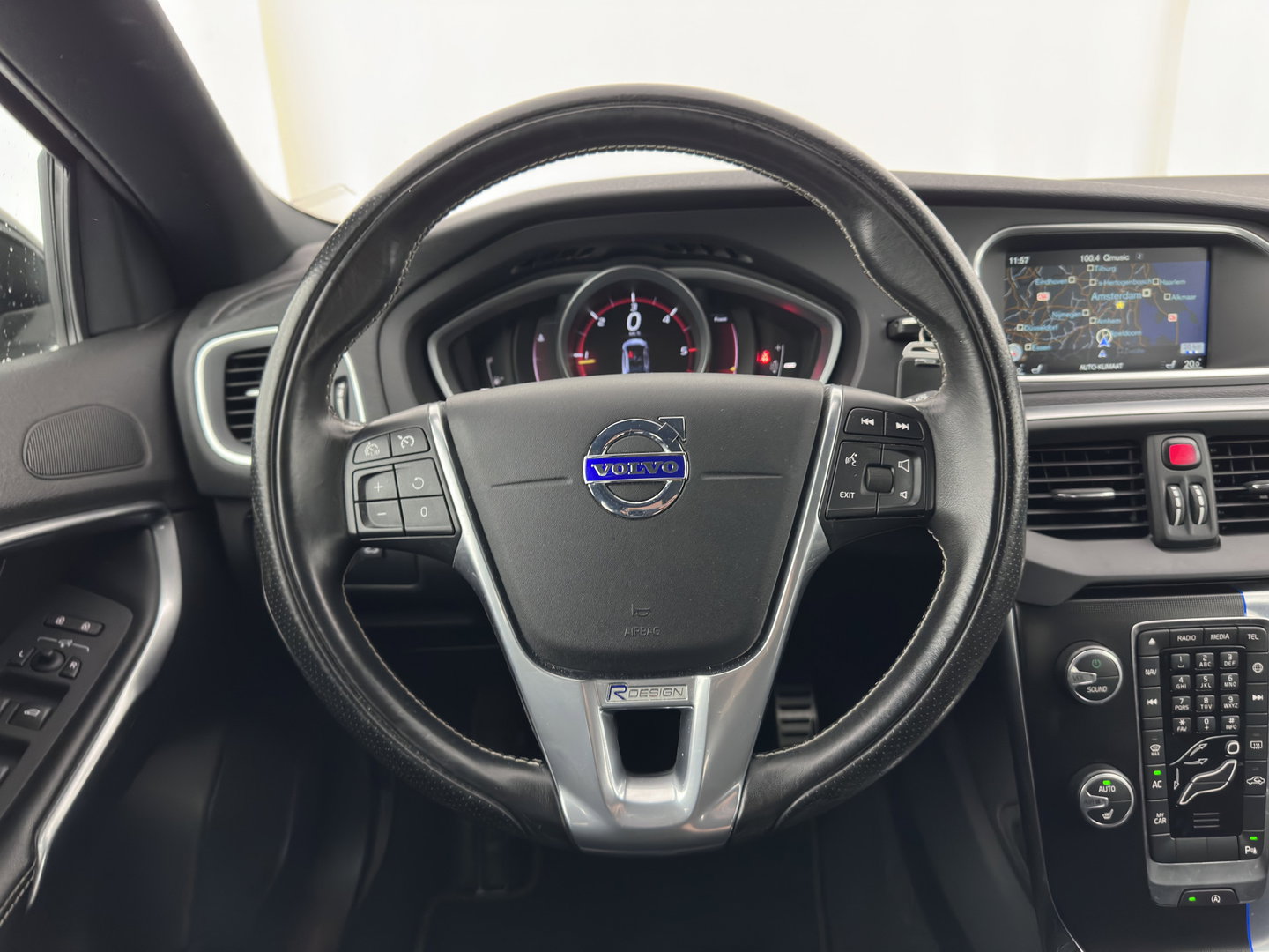 Volvo V40 2.0 D2 R-Design Business *LEATHER-MICROFIBRE | XENON | NAVI-FULLMAP | HEATED-SPORTSEATS | ECC | PDC | CRUISE | 16''ALU*