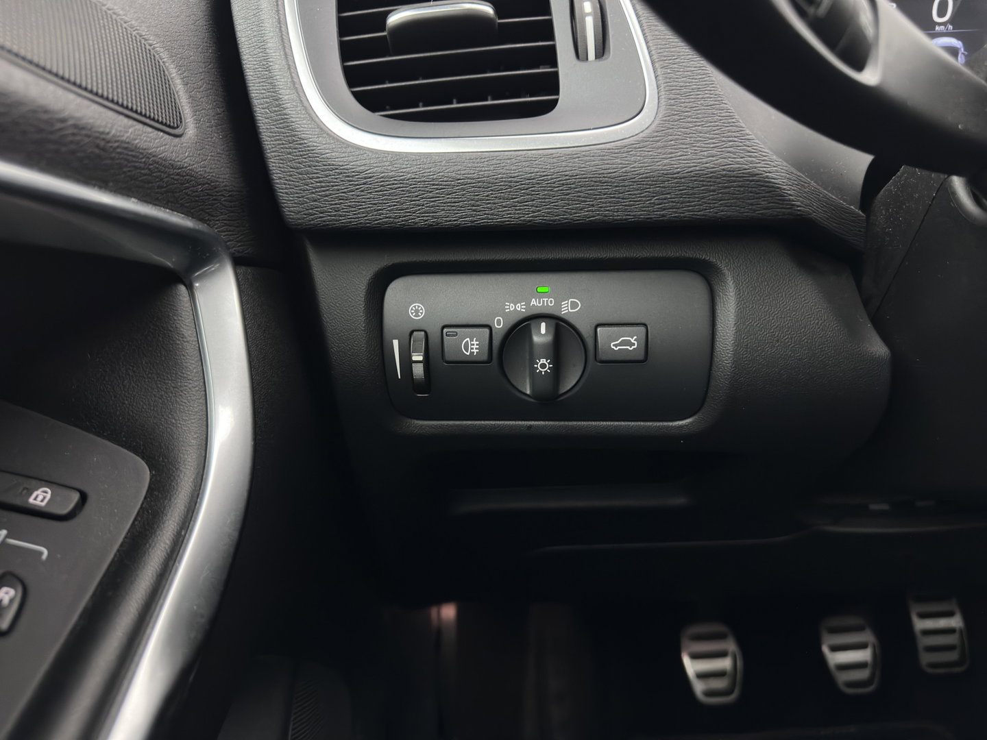 Volvo V40 2.0 D2 R-Design Business *LEATHER-MICROFIBRE | XENON | NAVI-FULLMAP | HEATED-SPORTSEATS | ECC | PDC | CRUISE | 16''ALU*