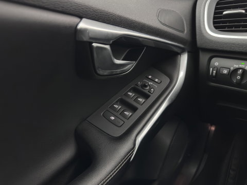 Volvo V40 2.0 D2 R-Design Business *LEATHER-MICROFIBRE | XENON | NAVI-FULLMAP | HEATED-SPORTSEATS | ECC | PDC | CRUISE | 16''ALU*