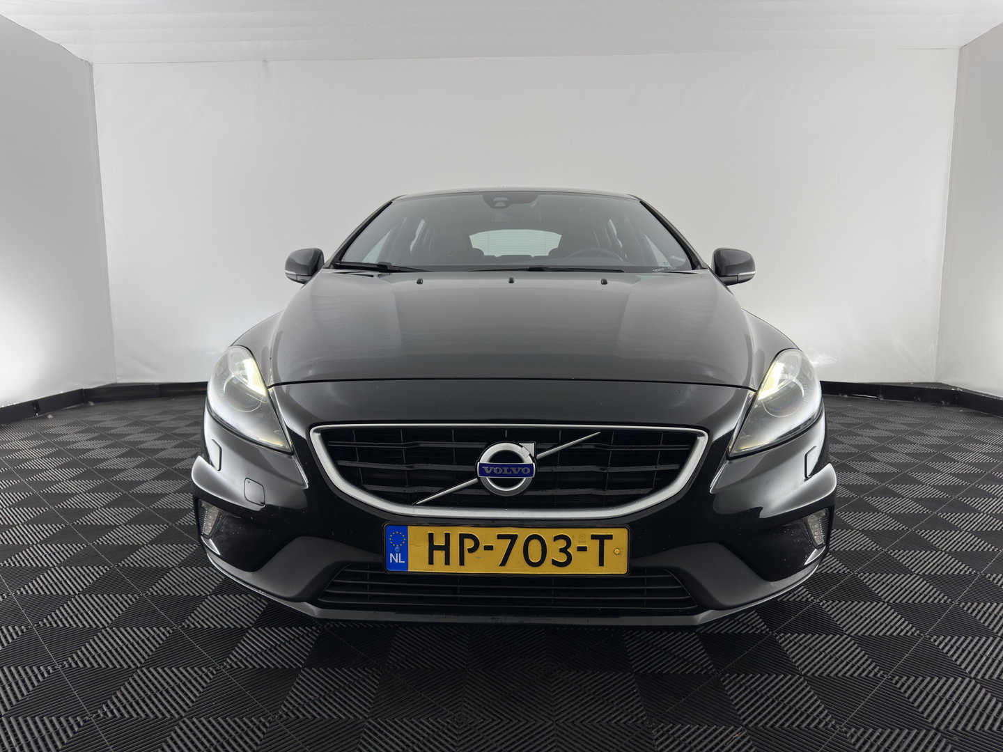 Volvo V40 2.0 D2 R-Design Business *LEATHER-MICROFIBRE | XENON | NAVI-FULLMAP | HEATED-SPORTSEATS | ECC | PDC | CRUISE | 16''ALU*