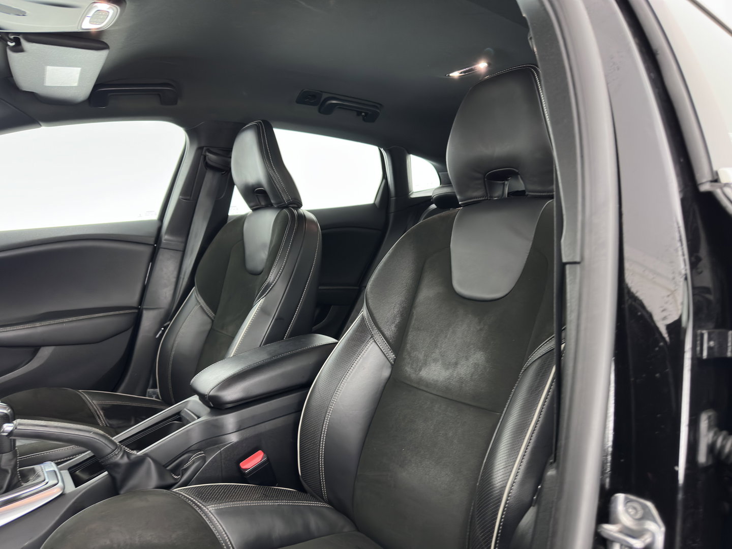 Volvo V40 2.0 D2 R-Design Business *LEATHER-MICROFIBRE | XENON | NAVI-FULLMAP | HEATED-SPORTSEATS | ECC | PDC | CRUISE | 16''ALU*