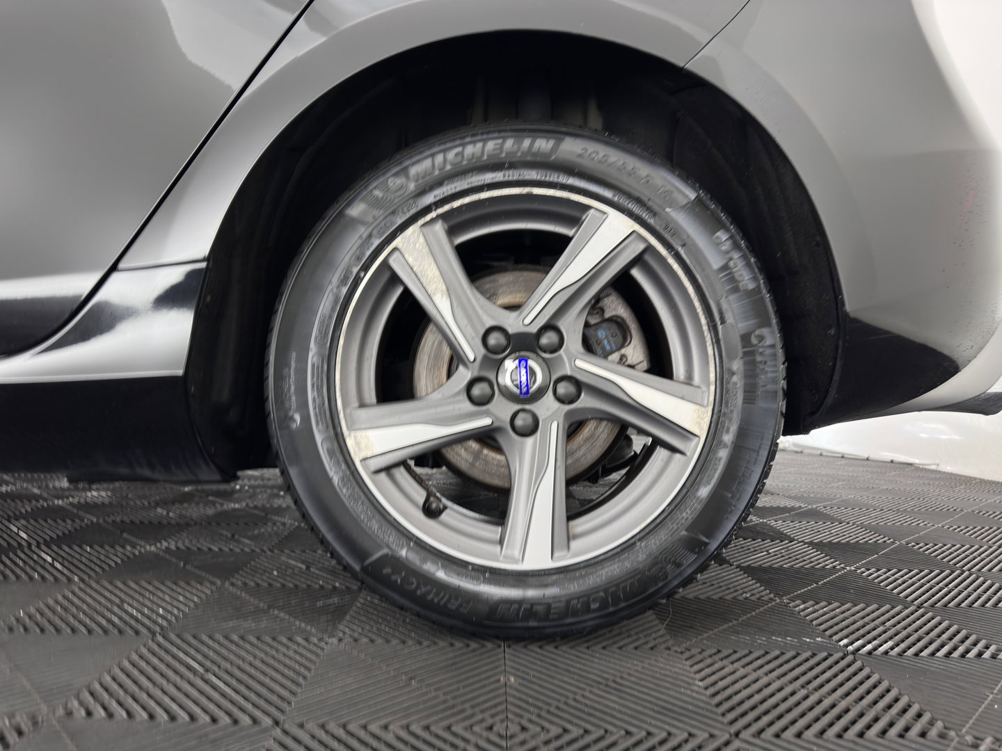 Volvo V40 2.0 D2 R-Design Business *LEATHER-MICROFIBRE | XENON | NAVI-FULLMAP | HEATED-SPORTSEATS | ECC | PDC | CRUISE | 16''ALU*