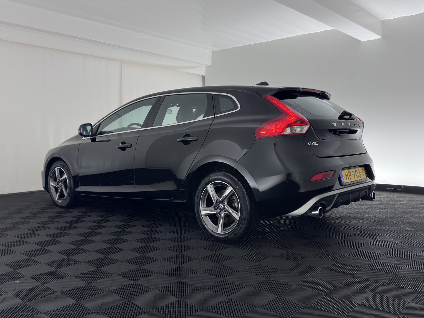 Volvo V40 2.0 D2 R-Design Business *LEATHER-MICROFIBRE | XENON | NAVI-FULLMAP | HEATED-SPORTSEATS | ECC | PDC | CRUISE | 16''ALU*