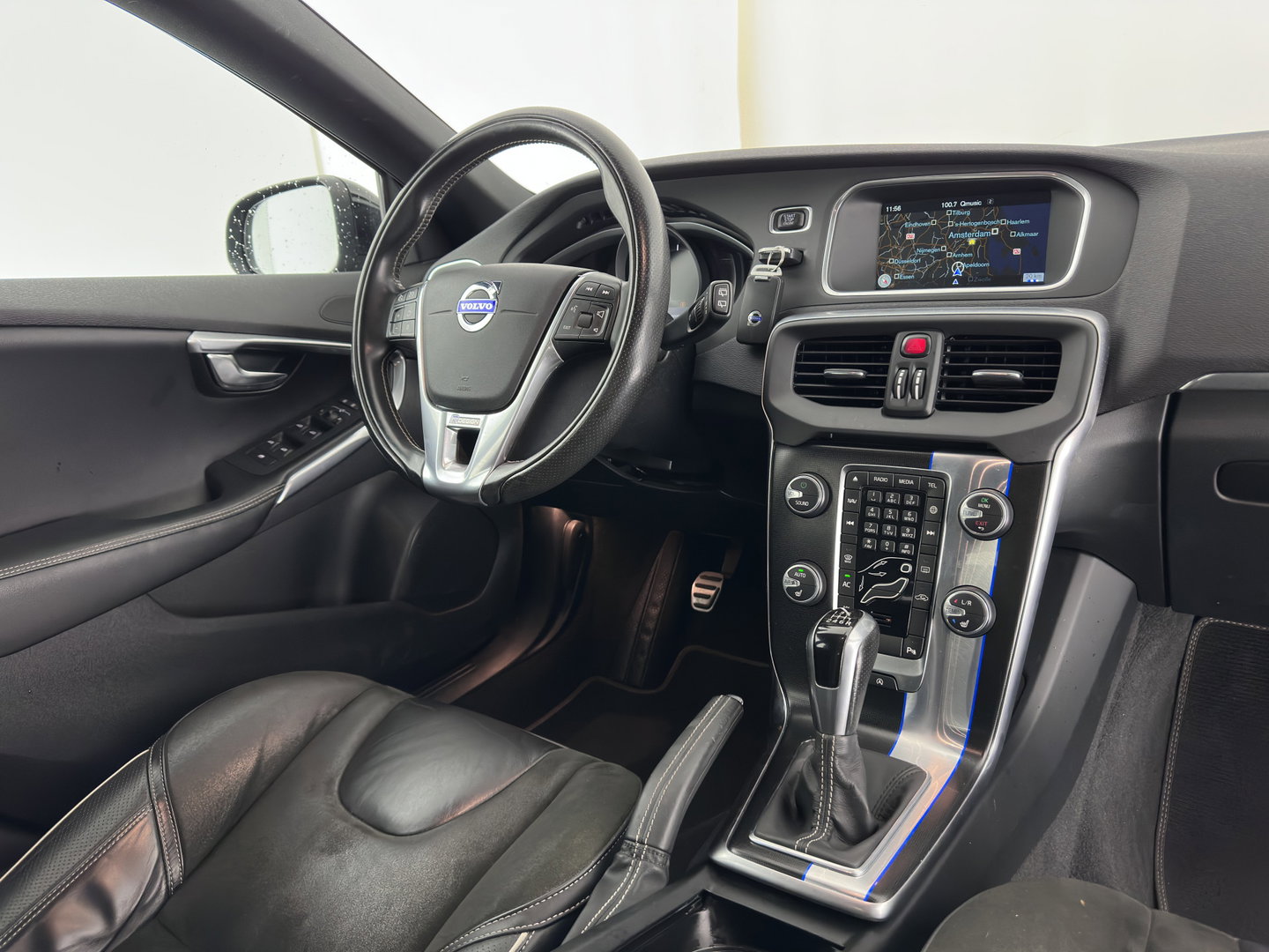Volvo V40 2.0 D2 R-Design Business *LEATHER-MICROFIBRE | XENON | NAVI-FULLMAP | HEATED-SPORTSEATS | ECC | PDC | CRUISE | 16''ALU*