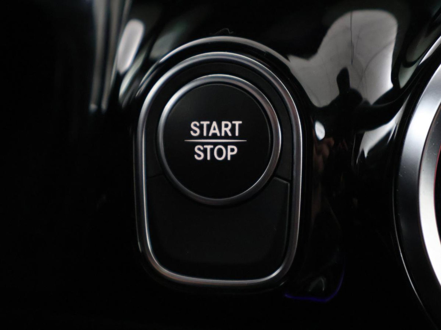 Mercedes-Benz EQA 250 Business Solution AMG 67 kWh | SOH 95,2% | Leder/alcantara | Cruise control | Stoelverwarming | Camera | Park assist | Sfeerverlichting