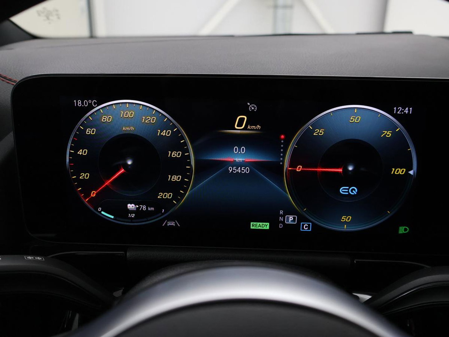 Mercedes-Benz EQA 250 Business Solution AMG 67 kWh | SOH 95,2% | Leder/alcantara | Cruise control | Stoelverwarming | Camera | Park assist | Sfeerverlichting