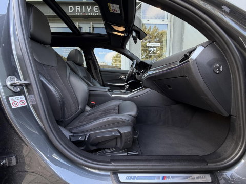 BMW 3 Serie Touring 330e High Ex M-Sport Pro |Pano|CoPilot|Laser|ACC|360Cam|19"