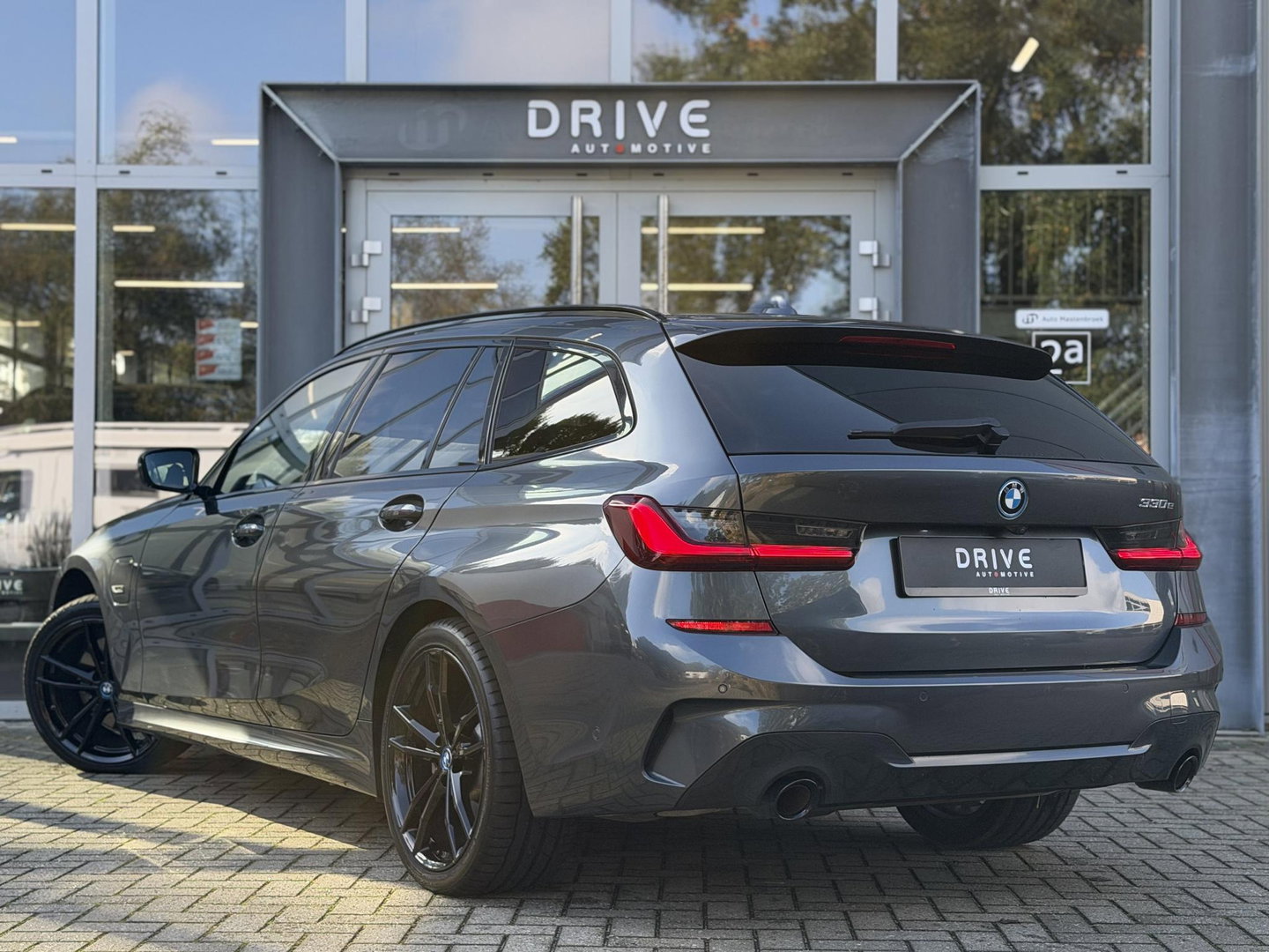 BMW 3 Serie Touring 330e High Ex M-Sport Pro |Pano|CoPilot|Laser|ACC|360Cam|19"