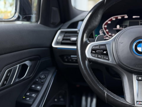 BMW 3 Serie Touring 330e High Ex M-Sport Pro |Pano|CoPilot|Laser|ACC|360Cam|19"
