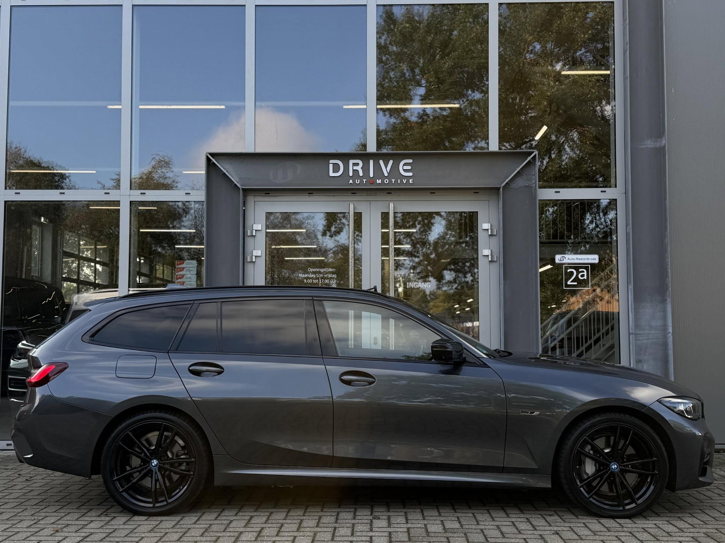 BMW 3 Serie Touring 330e High Ex M-Sport Pro |Pano|CoPilot|Laser|ACC|360Cam|19"