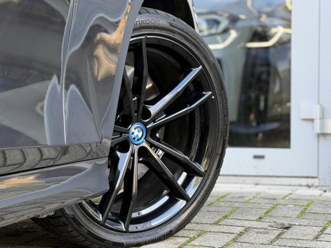 BMW 3 Serie Touring 330e High Ex M-Sport Pro |Pano|CoPilot|Laser|ACC|360Cam|19"