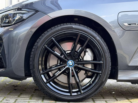 BMW 3 Serie Touring 330e High Ex M-Sport Pro |Pano|CoPilot|Laser|ACC|360Cam|19"