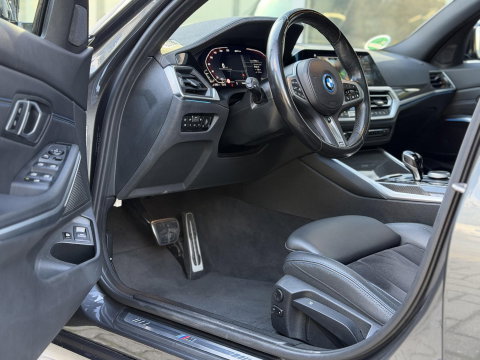 BMW 3 Serie Touring 330e High Ex M-Sport Pro |Pano|CoPilot|Laser|ACC|360Cam|19"
