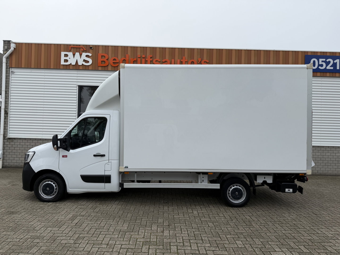 Renault Master T35 2.3 dCi 150pk Energy bakwagen met Dhollandia laadklep 1000 kg / lease vanaf € 407 / prijs rijklaar € 24.950 ex btw / airco / cruise / zijdeur / 420 cm L x 214 cm B x 230 cm H