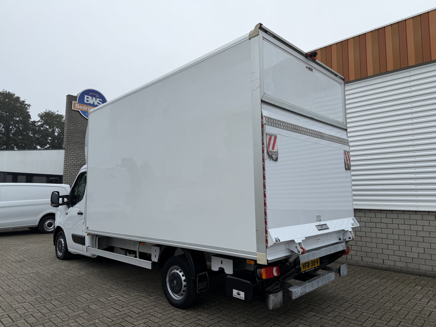 Renault Master T35 2.3 dCi 150pk Energy bakwagen met Dhollandia laadklep 1000 kg / lease vanaf € 407 / prijs rijklaar € 24.950 ex btw / airco / cruise / zijdeur / 420 cm L x 214 cm B x 230 cm H