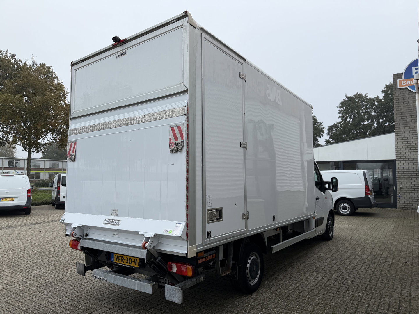 Renault Master T35 2.3 dCi 150pk Energy bakwagen met Dhollandia laadklep 1000 kg / lease vanaf € 407 / prijs rijklaar € 24.950 ex btw / airco / cruise / zijdeur / 420 cm L x 214 cm B x 230 cm H