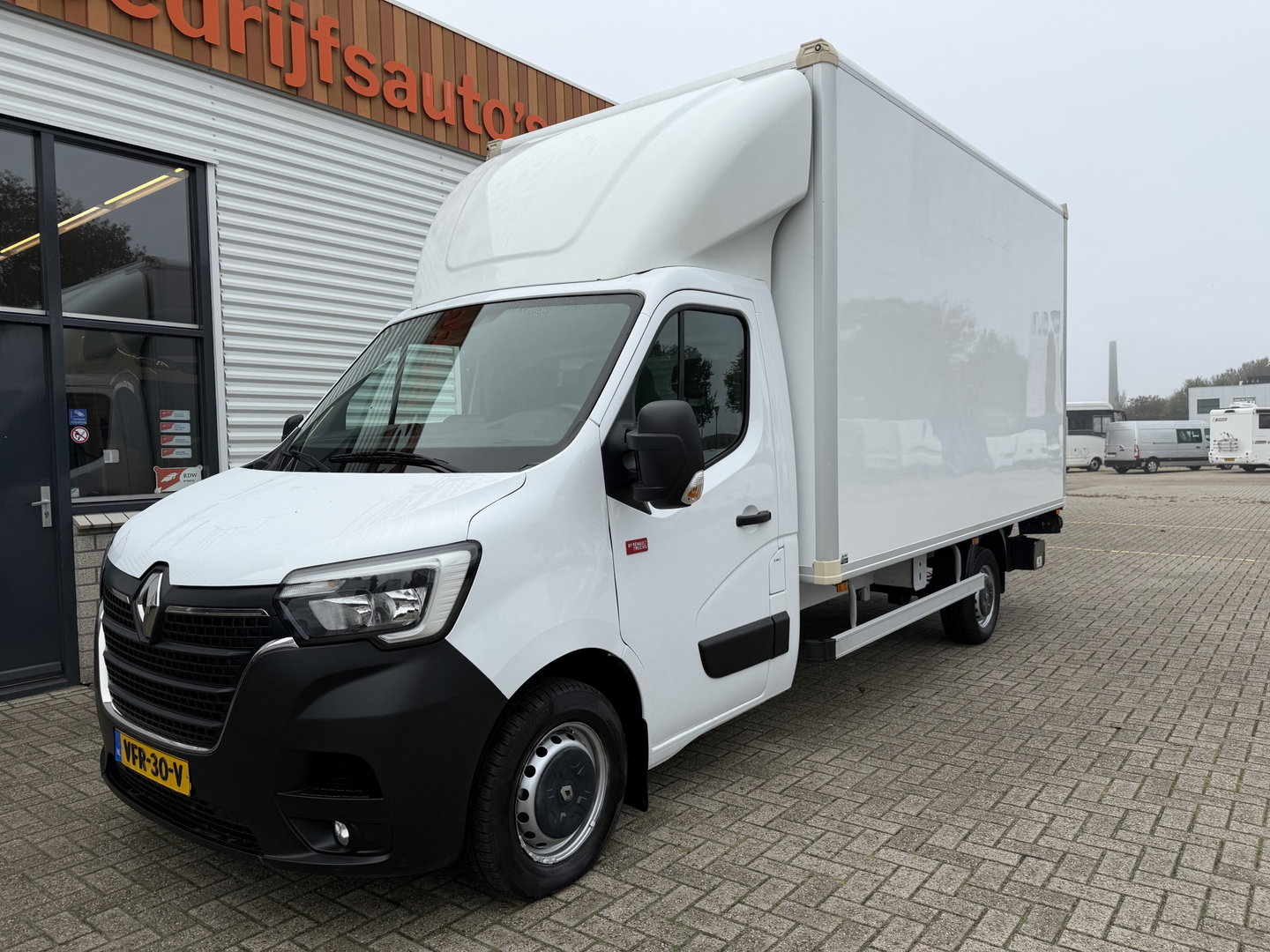 Renault Master T35 2.3 dCi 150pk Energy bakwagen met Dhollandia laadklep 1000 kg / lease vanaf € 407 / prijs rijklaar € 24.950 ex btw / airco / cruise / zijdeur / 420 cm L x 214 cm B x 230 cm H