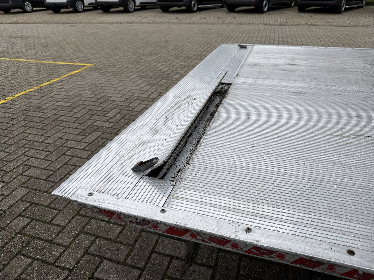 Renault Master T35 2.3 dCi 150pk Energy bakwagen met Dhollandia laadklep 1000 kg / lease vanaf € 407 / prijs rijklaar € 24.950 ex btw / airco / cruise / zijdeur / 420 cm L x 214 cm B x 230 cm H