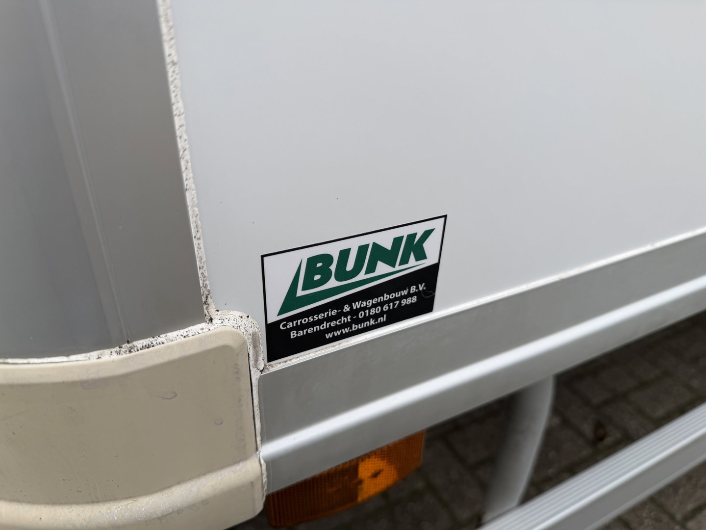Renault Master T35 2.3 dCi 150pk Energy bakwagen met Dhollandia laadklep 1000 kg / lease vanaf € 407 / prijs rijklaar € 24.950 ex btw / airco / cruise / zijdeur / 420 cm L x 214 cm B x 230 cm H