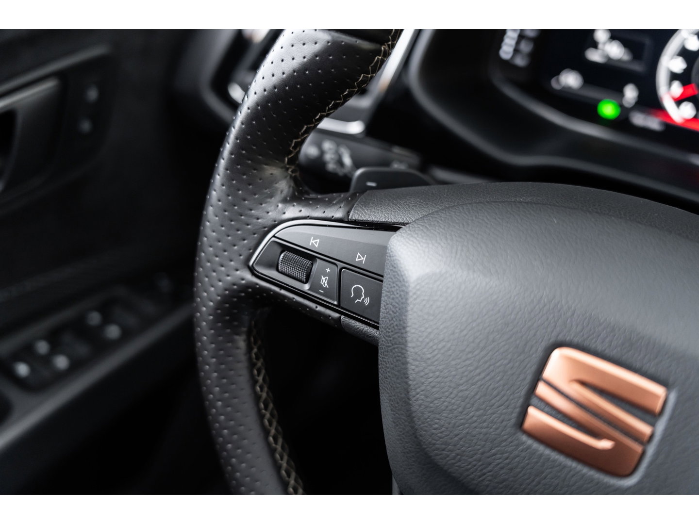 SEAT Leon ST 2.0 TSI CUPRA 300 4DRIVE PANO LEDER BEATS CAMERA