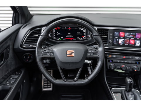 SEAT Leon ST 2.0 TSI CUPRA 300 4DRIVE PANO LEDER BEATS CAMERA