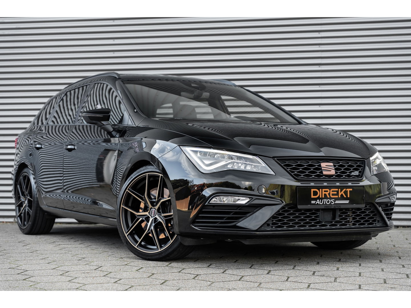 SEAT Leon ST 2.0 TSI CUPRA 300 4DRIVE PANO LEDER BEATS CAMERA
