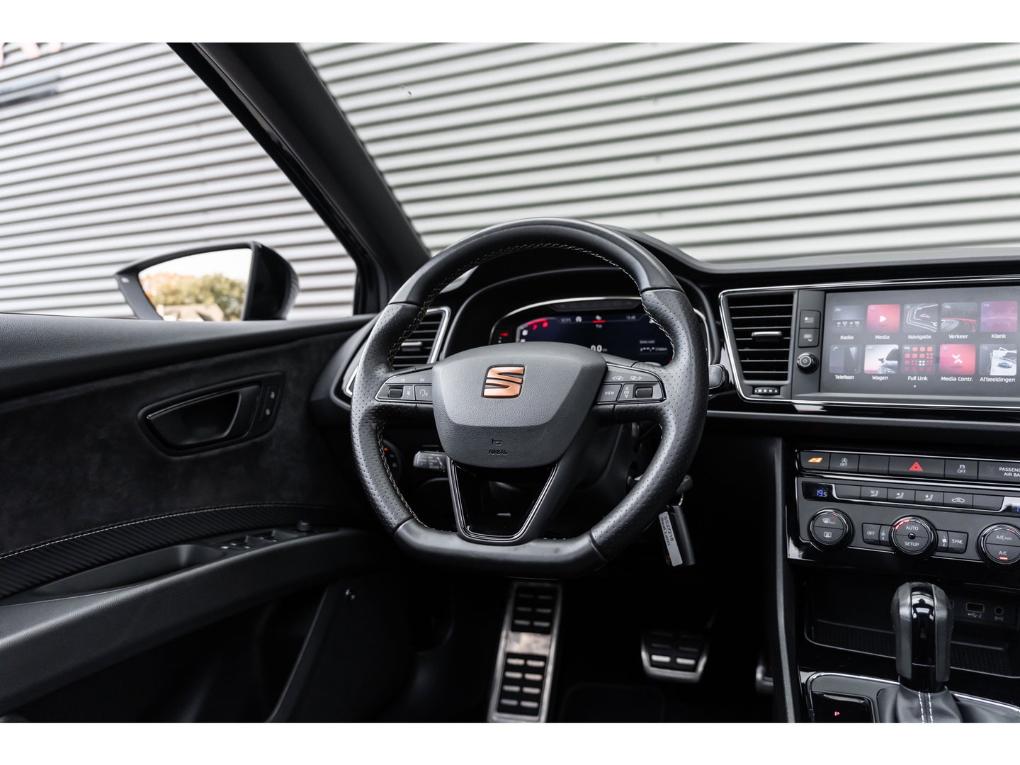 SEAT Leon ST 2.0 TSI CUPRA 300 4DRIVE PANO LEDER BEATS CAMERA