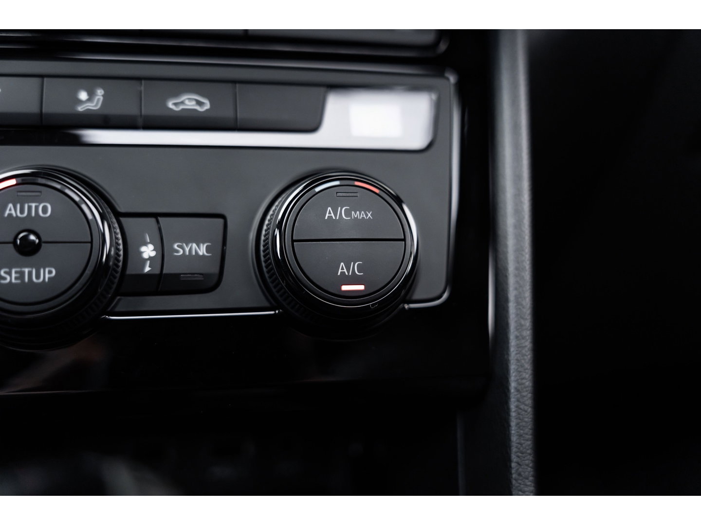 SEAT Leon ST 2.0 TSI CUPRA 300 4DRIVE PANO LEDER BEATS CAMERA