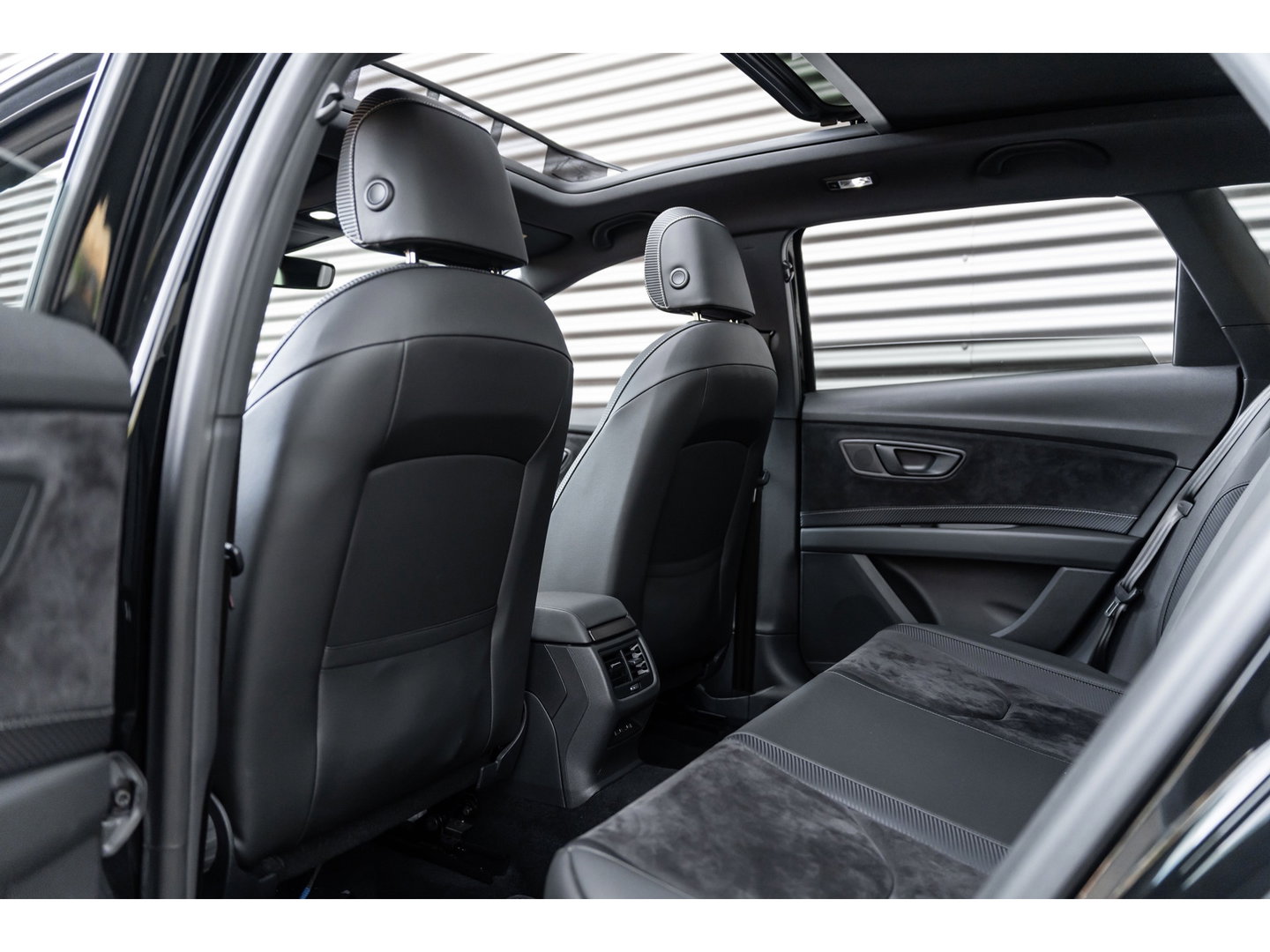 SEAT Leon ST 2.0 TSI CUPRA 300 4DRIVE PANO LEDER BEATS CAMERA