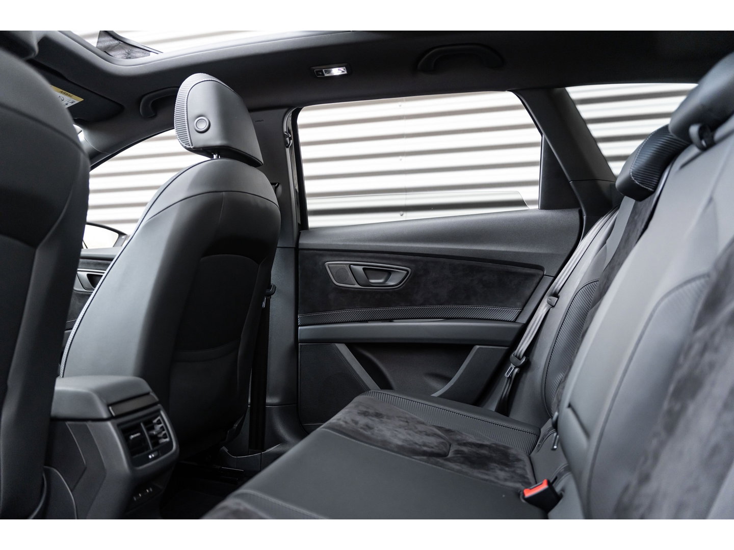 SEAT Leon ST 2.0 TSI CUPRA 300 4DRIVE PANO LEDER BEATS CAMERA