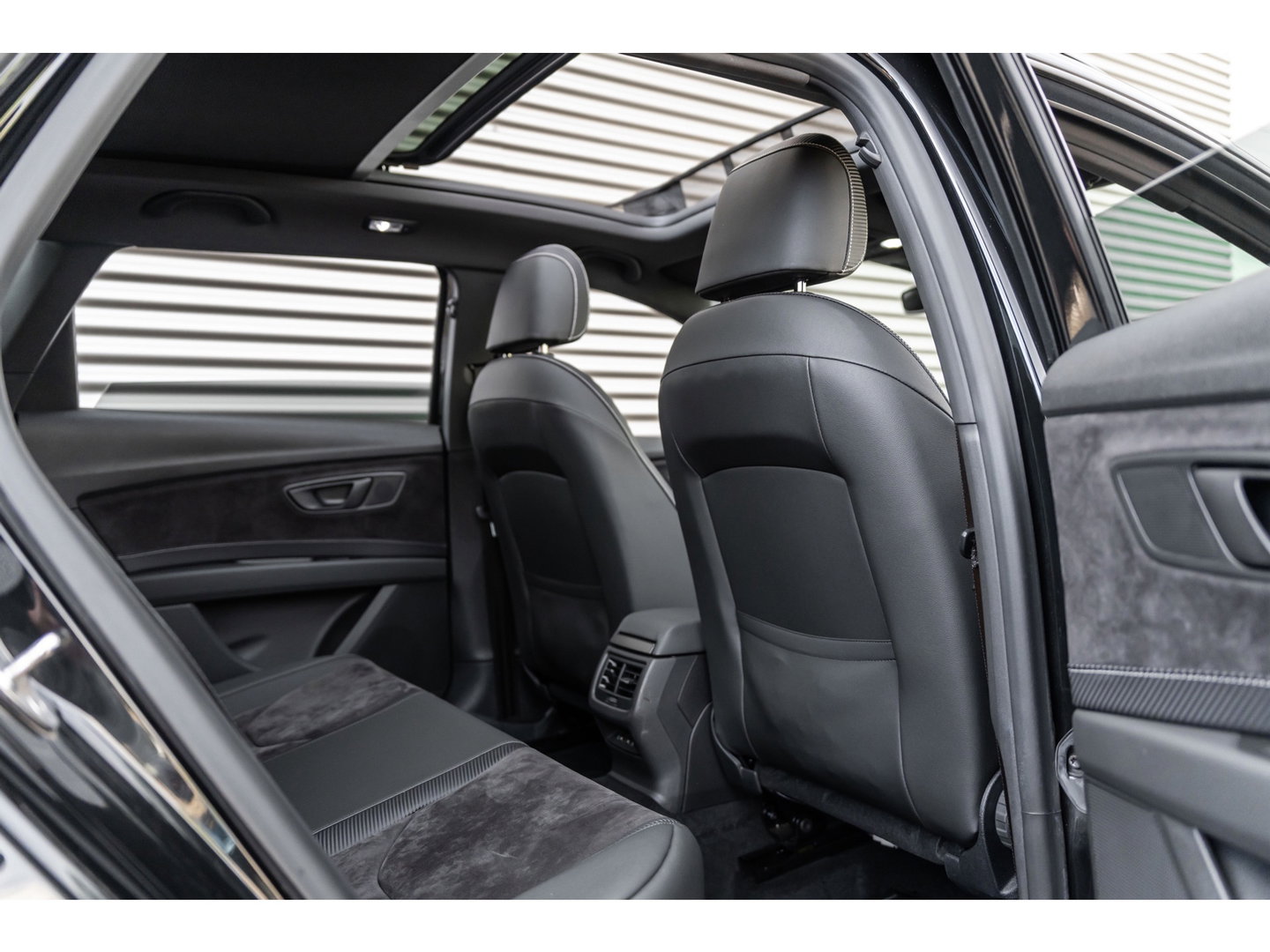 SEAT Leon ST 2.0 TSI CUPRA 300 4DRIVE PANO LEDER BEATS CAMERA