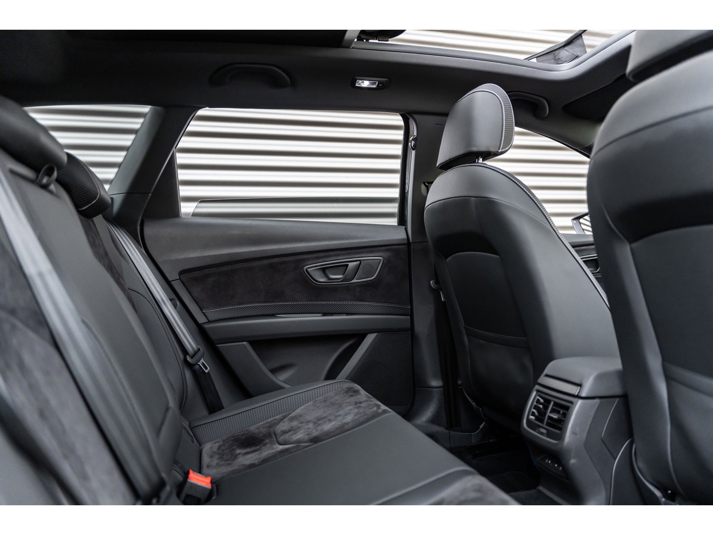 SEAT Leon ST 2.0 TSI CUPRA 300 4DRIVE PANO LEDER BEATS CAMERA