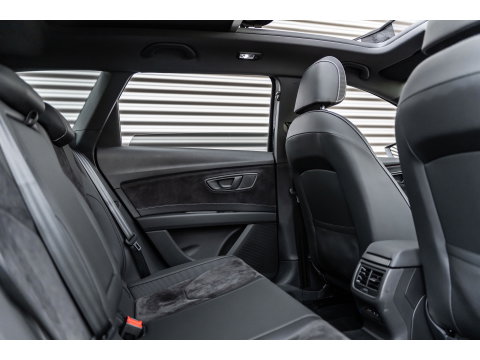 SEAT Leon ST 2.0 TSI CUPRA 300 4DRIVE PANO LEDER BEATS CAMERA