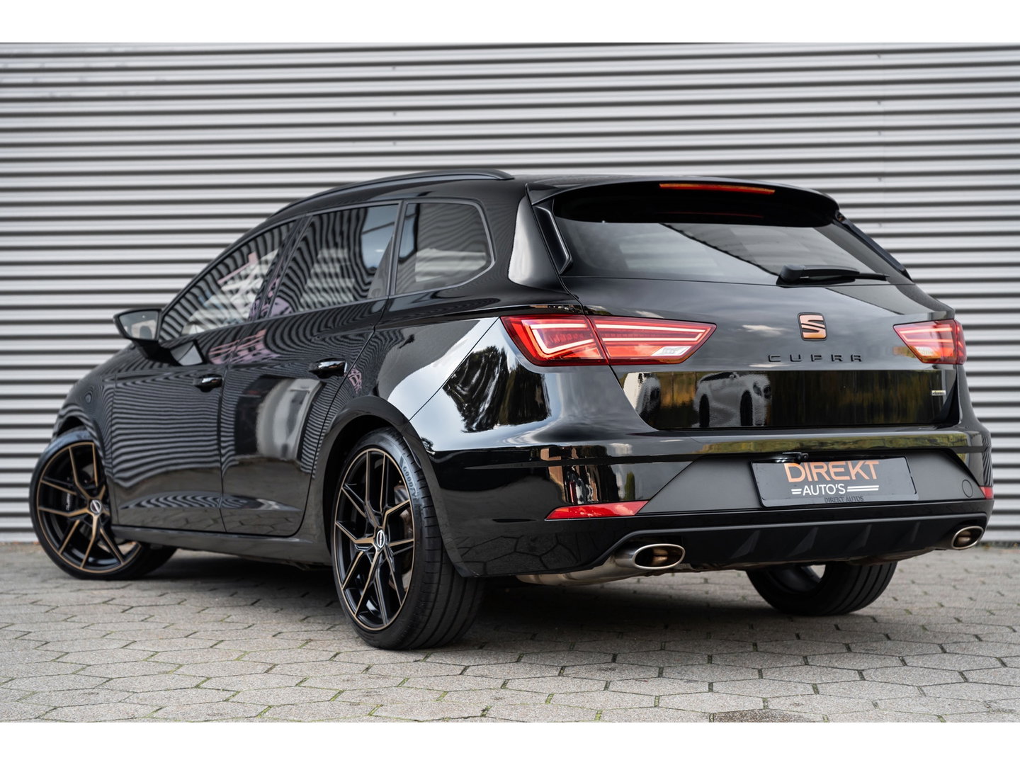 SEAT Leon ST 2.0 TSI CUPRA 300 4DRIVE PANO LEDER BEATS CAMERA