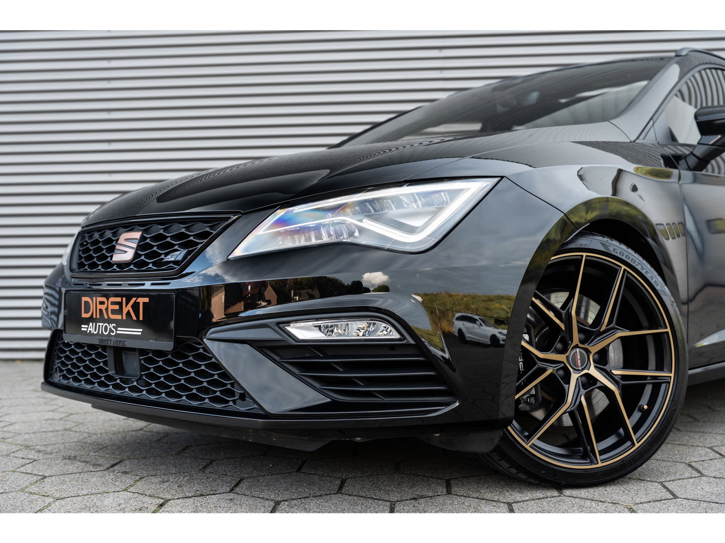SEAT Leon ST 2.0 TSI CUPRA 300 4DRIVE PANO LEDER BEATS CAMERA