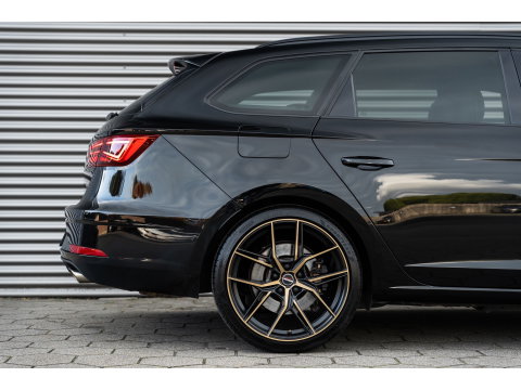 SEAT Leon ST 2.0 TSI CUPRA 300 4DRIVE PANO LEDER BEATS CAMERA