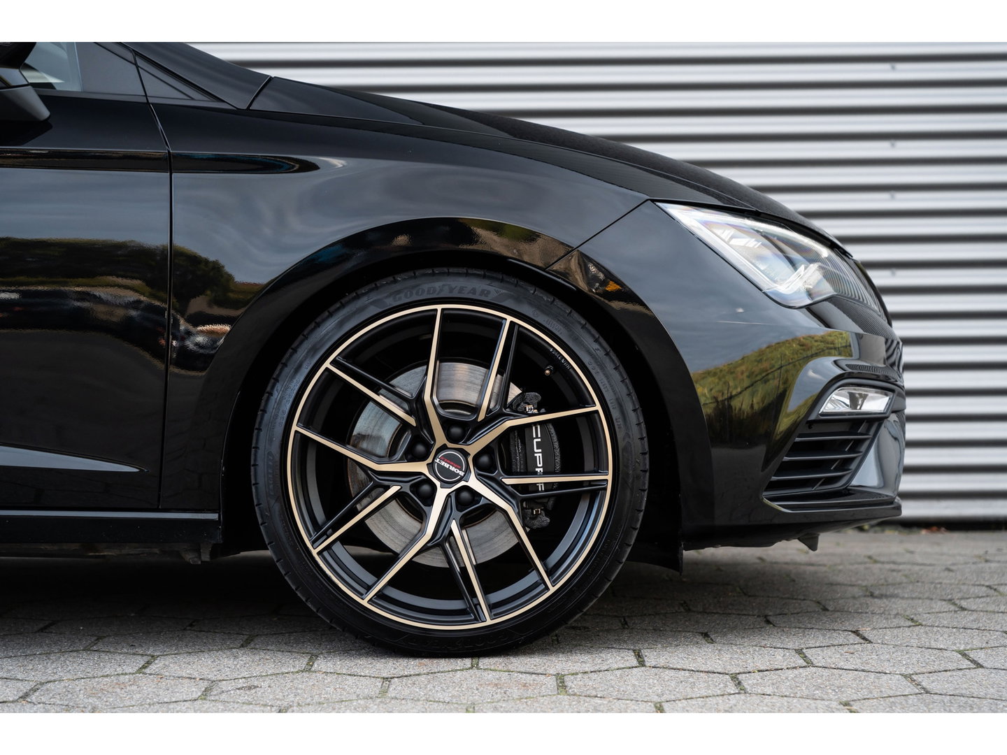SEAT Leon ST 2.0 TSI CUPRA 300 4DRIVE PANO LEDER BEATS CAMERA