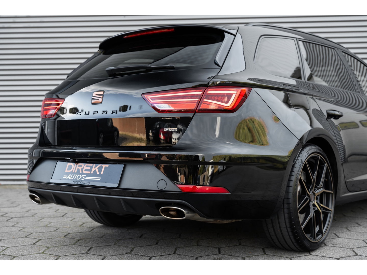 SEAT Leon ST 2.0 TSI CUPRA 300 4DRIVE PANO LEDER BEATS CAMERA