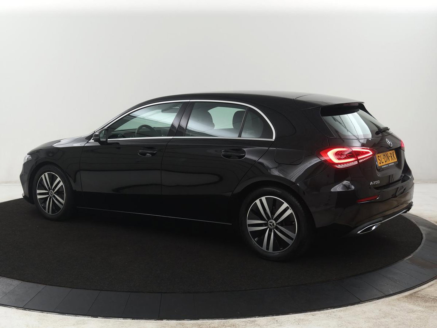 Mercedes-Benz A-Klasse 200 Advantage | Half leder | Cruise control | Stoelverwarming | Camera | Park assist | Climate control | Navigatie | Bluetooth
