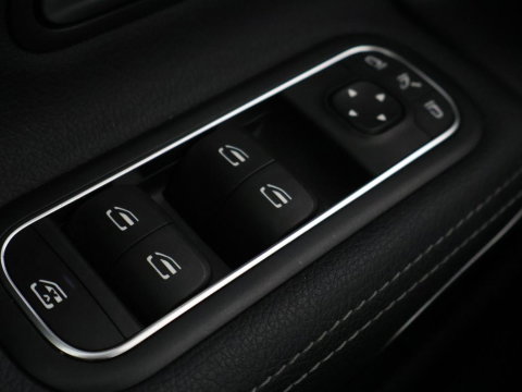 Mercedes-Benz A-Klasse 200 Advantage | Half leder | Cruise control | Stoelverwarming | Camera | Park assist | Climate control | Navigatie | Bluetooth