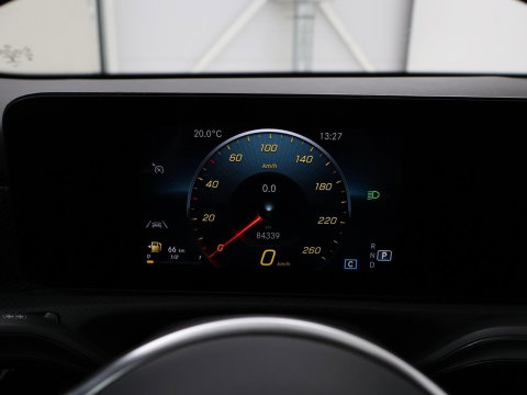 Mercedes-Benz A-Klasse 200 Advantage | Half leder | Cruise control | Stoelverwarming | Camera | Park assist | Climate control | Navigatie | Bluetooth