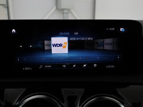 Mercedes-Benz A-Klasse 200 Advantage | Half leder | Cruise control | Stoelverwarming | Camera | Park assist | Climate control | Navigatie | Bluetooth