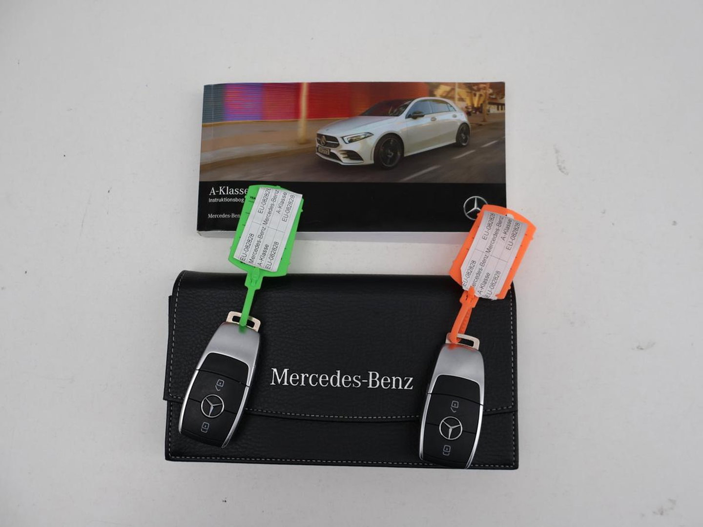 Mercedes-Benz A-Klasse 200 Advantage | Half leder | Cruise control | Stoelverwarming | Camera | Park assist | Climate control | Navigatie | Bluetooth