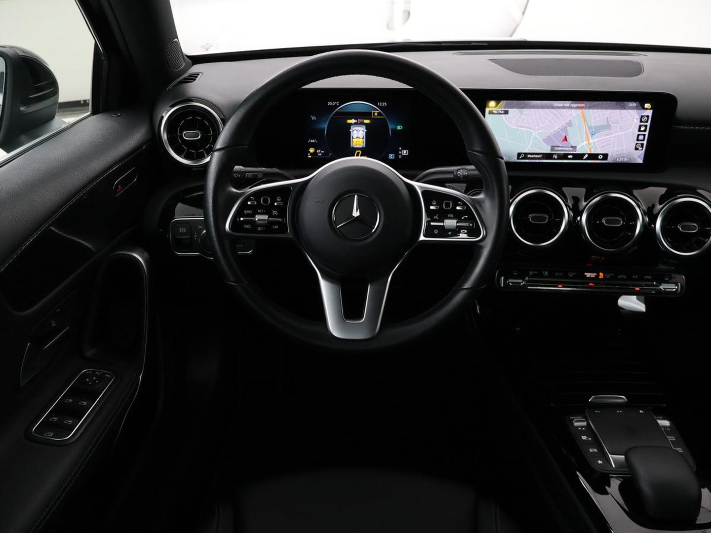 Mercedes-Benz A-Klasse 200 Advantage | Half leder | Cruise control | Stoelverwarming | Camera | Park assist | Climate control | Navigatie | Bluetooth