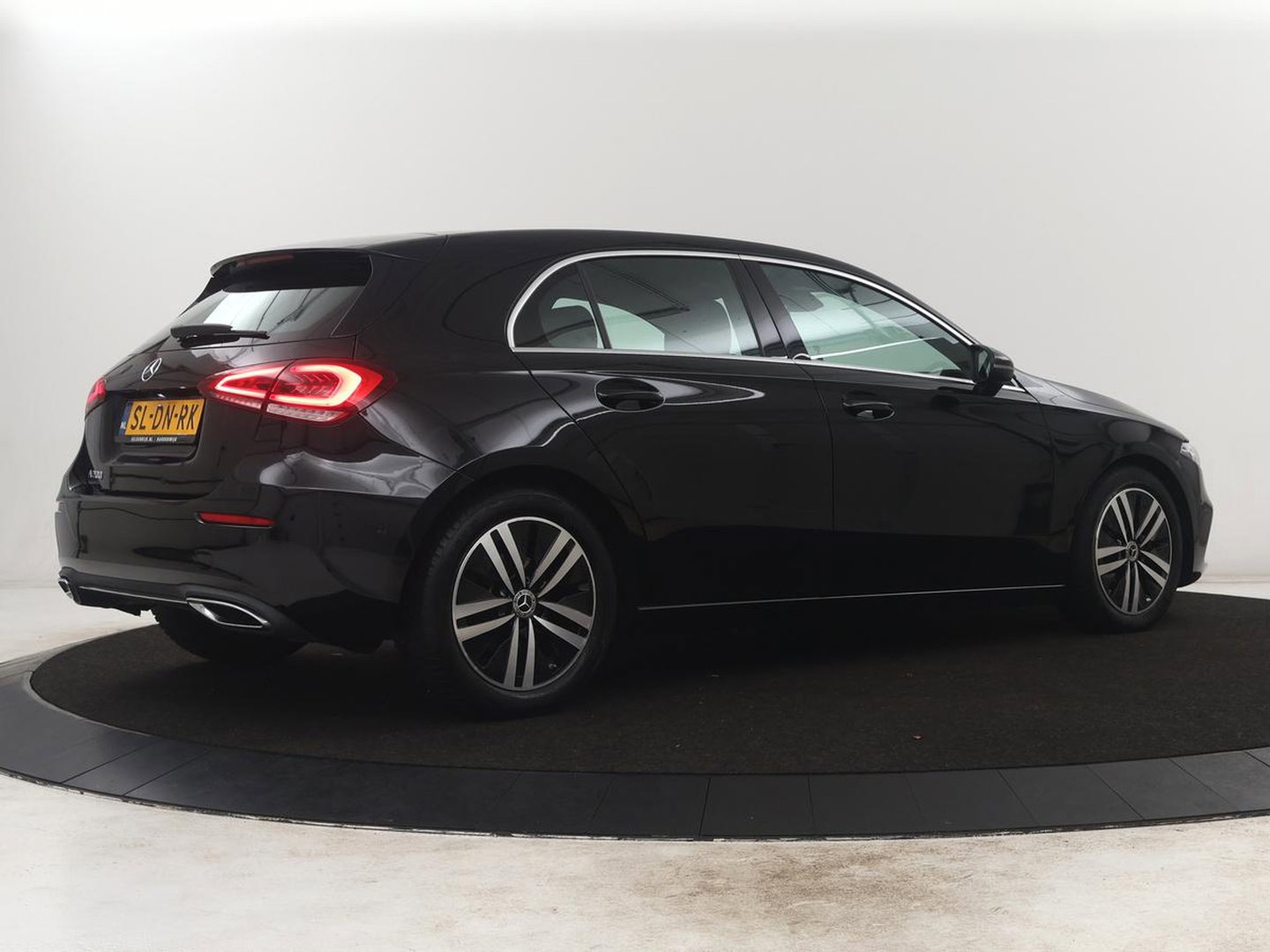 Mercedes-Benz A-Klasse 200 Advantage | Half leder | Cruise control | Stoelverwarming | Camera | Park assist | Climate control | Navigatie | Bluetooth